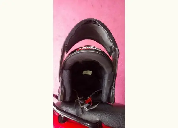 Vendo capacete $120 bem conservado