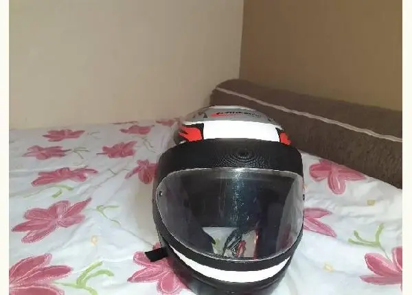 Capacete automatico San Marino semi novo muito pouco uso