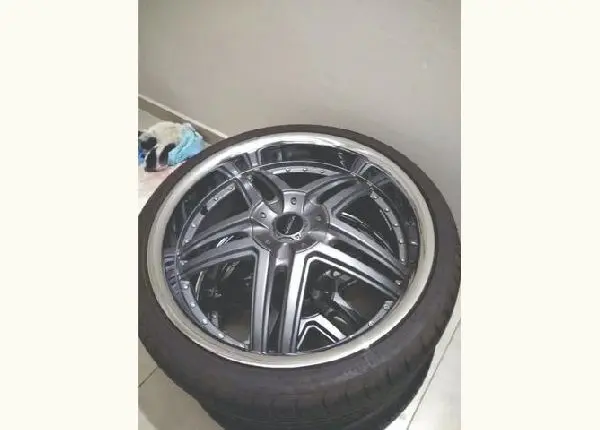 Jogo Rodas aro 20 com pneus semi novos