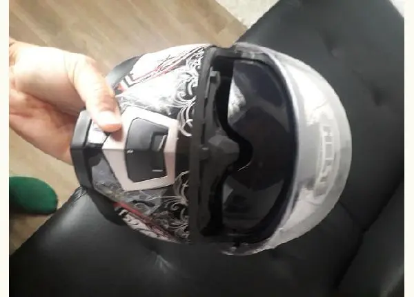 Capacete semi novo