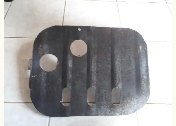 Protetor do cárter estava instalado numa Saveiro 1999 (Usado)