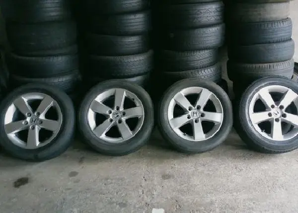 Pneus 215.55.16 Dunlop Aro 16