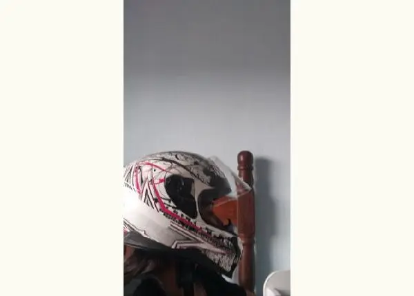 Capacete da marca helt