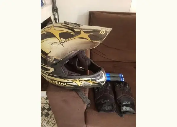 Capacete asw luvas x11 muito boa e punho aluminio da tmac