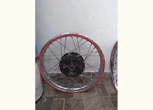 Vende-se jogo de roda