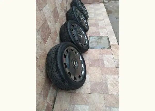 Vendo um jogo de rodas 2000