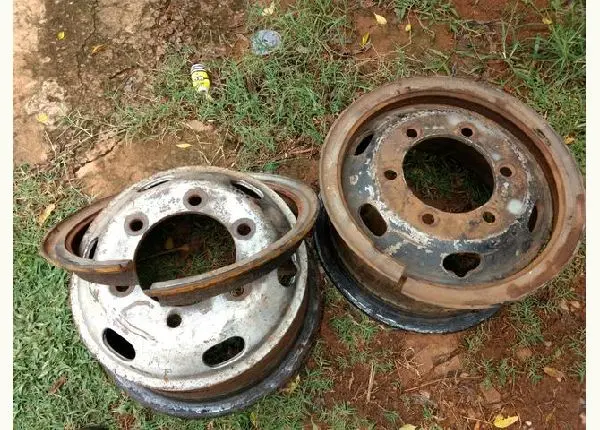 Vendo 2 rodas 6 furos serve na f4000 mbb 608 d40