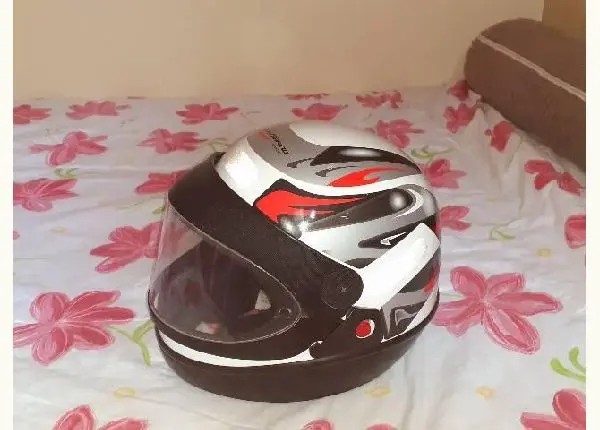 Capacete automatico San Marino semi novo muito pouco uso