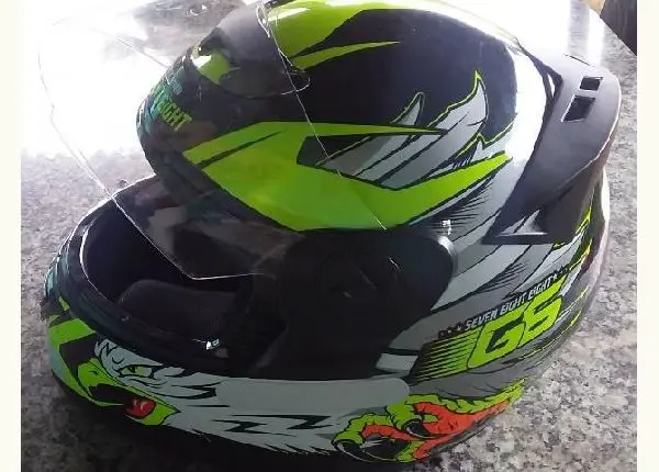 Capacete