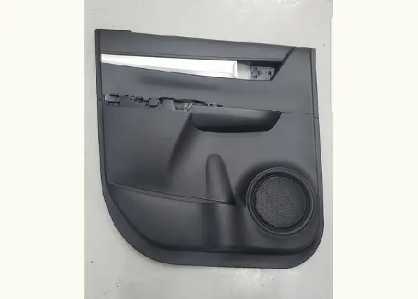 Forro da porta traseira lado esq Toyota Hilux 2016 a 2018