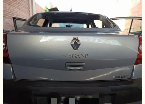 Tampa traseira Megane 2007