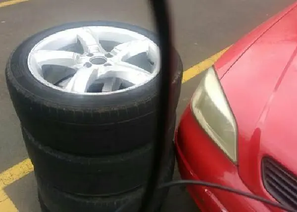 Vende se rodas de carro