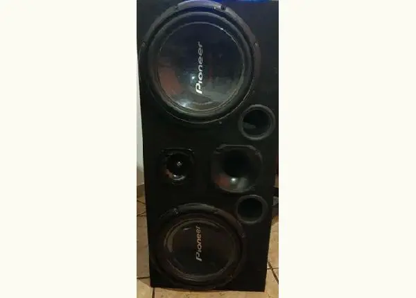 Caixa com 2 Pioneer cara preta