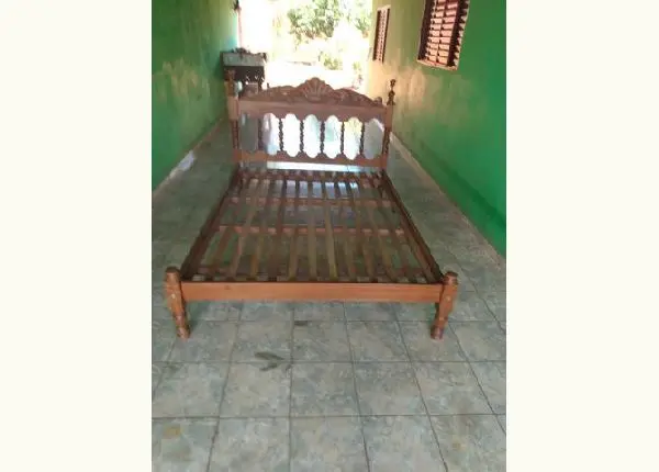 Cama de madeira