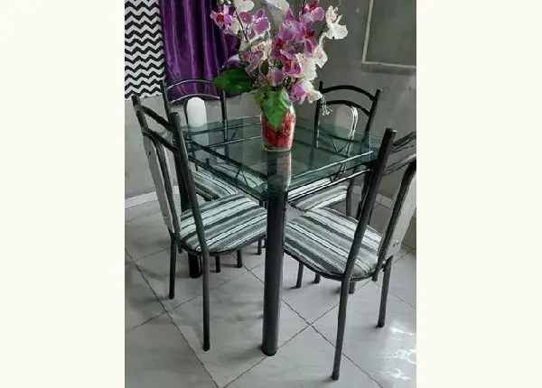 Mesa de vidro 4 cadeiras
