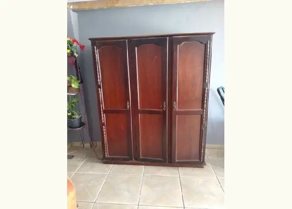 Guarda roupa antigo