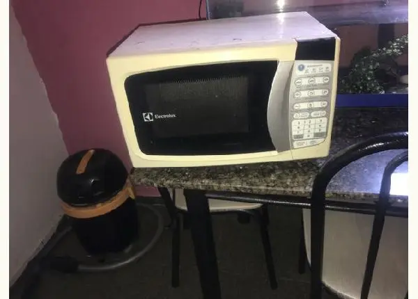 Vendo microondas com defeito 30reais