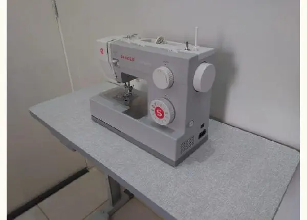 Máquina de costura doméstica Singer