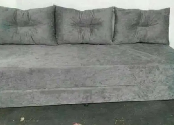 Sofá cama lindo, novo com várias cores disponíveis