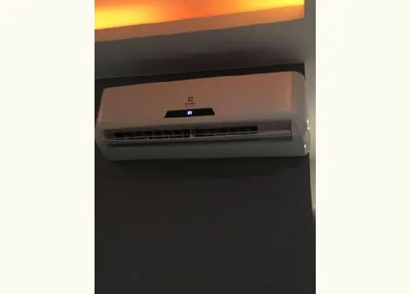 Ar Split 18 BTUS Eletrolux Pouco uso (novo)