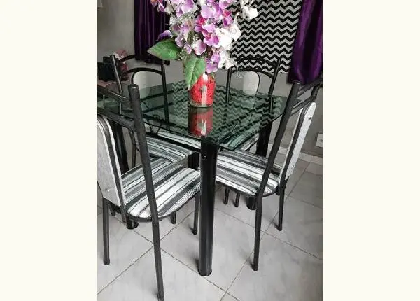 Mesa de vidro 4 cadeiras