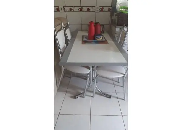 Vendo jogo de mesa 6 cadeira