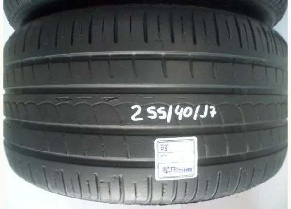 Pneu Aro 17 - 255 40 17 Pirelli P Zero Rosso