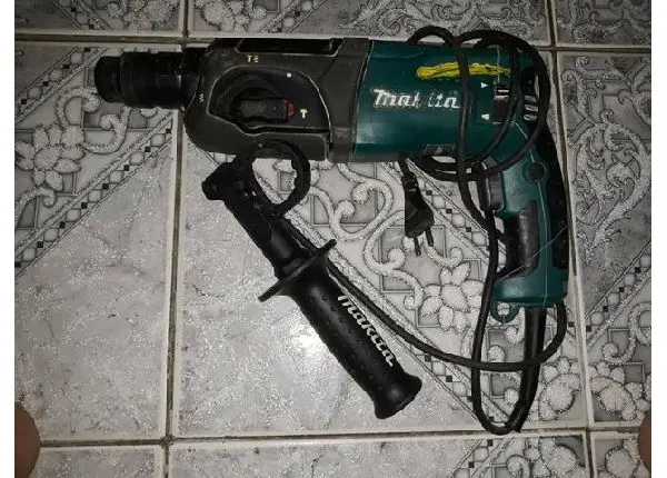Vendo um martelete e uma furadeira