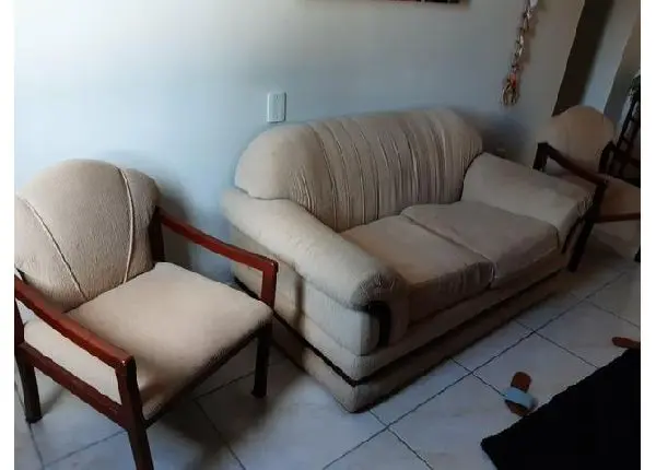 Sofá com duas poltronas