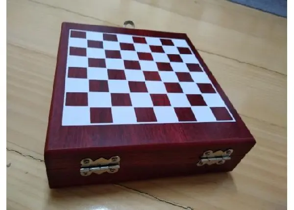 Jogo de xadrez + Kit abridor de vinho