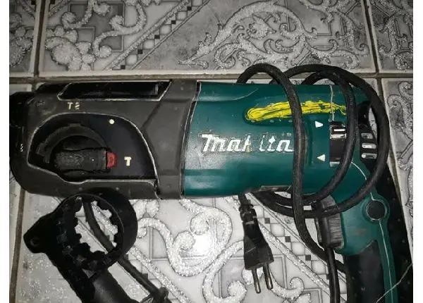 Vendo um martelete e uma furadeira