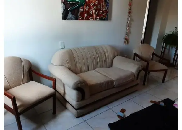 Sofá com duas poltronas