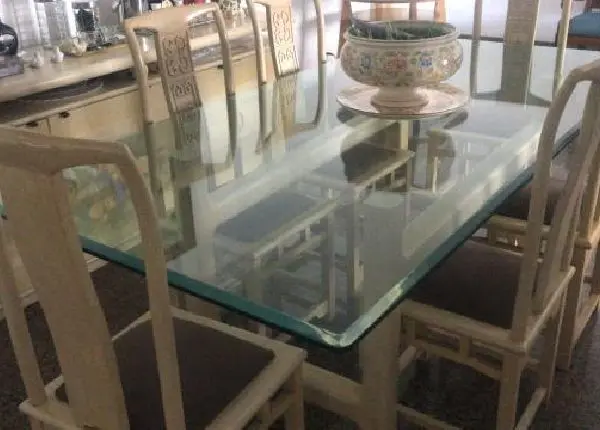 Mesa / cadeira / Buffet