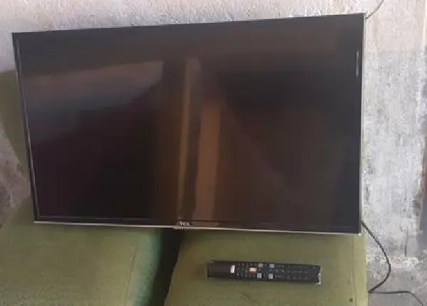 Vendo tv TCL com nota fiscal e controle