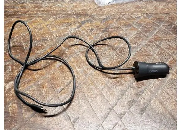 Carregador automotivo 2.4A com cabo Lightning - Belkin