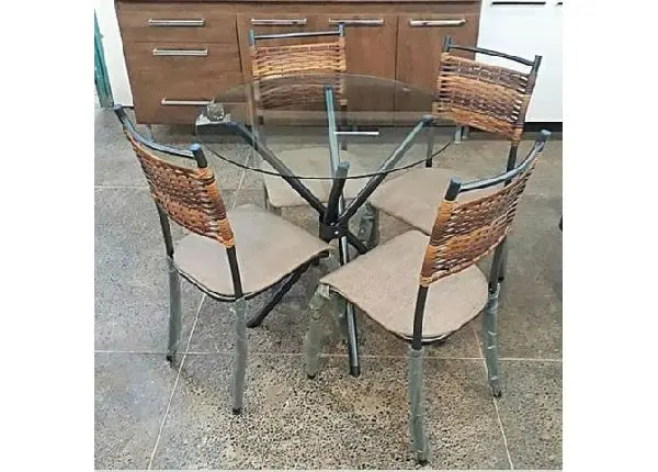 Mesa de vidro c/4cadeiras