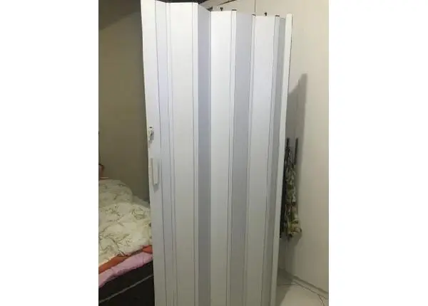 Porta sanfonada em ótimo estado