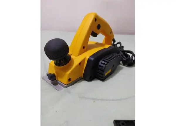 DEWALT plaina modelo DW680