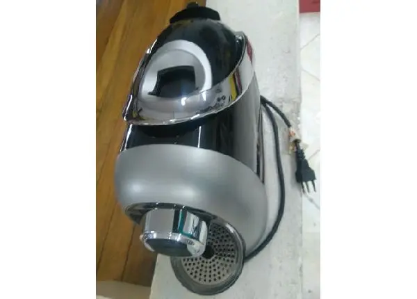 Maquina de Café Expresso Três Corações
