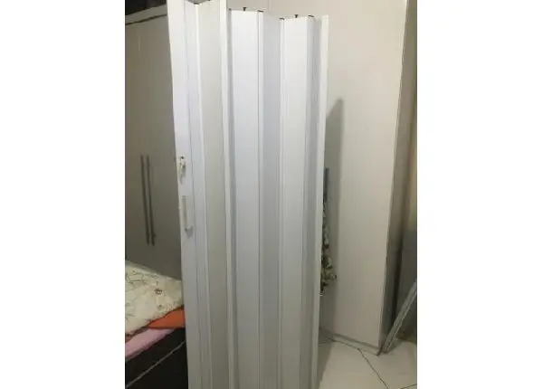 Porta sanfonada em ótimo estado