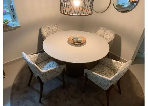 Linda Mesa de jantar (tam1, 40) C/ 4 lindas poltronas