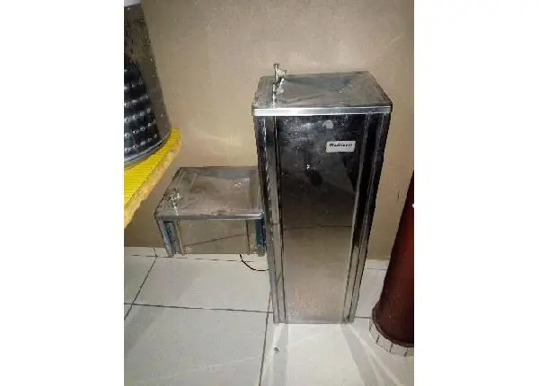 Vende-se bebedouro usado da marca Belliere