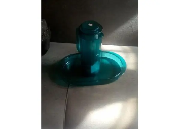 Jarra e com vasilha da Tupperware pra vender rapidinho