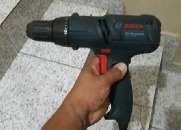 Furadeira e parafusadeira bosch