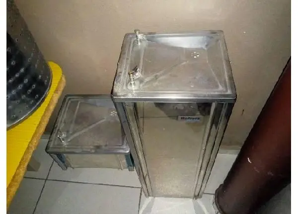 Vende-se bebedouro usado da marca Belliere