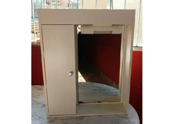 Espelheira de banheiro