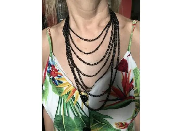 Três colares por R$10