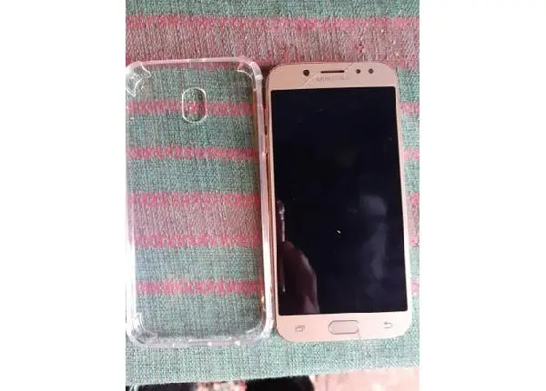 Vendo um telefone