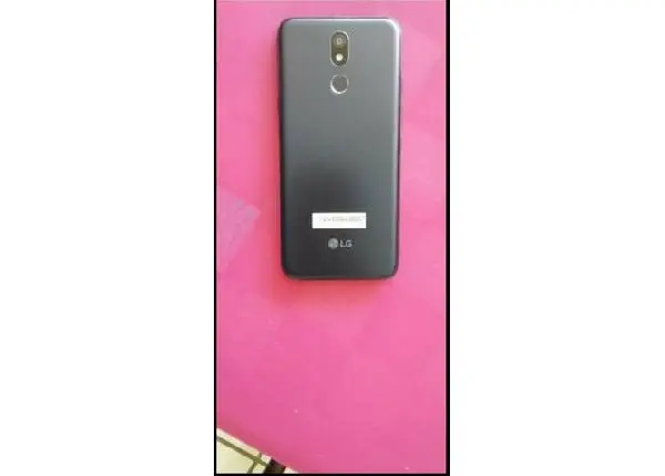 Vendo celular lg k 12 +