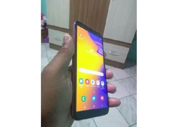 Samsung j4+